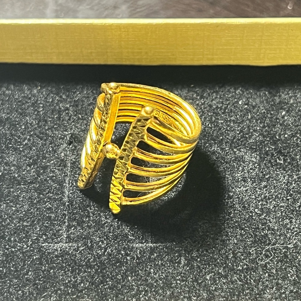 22k Yellow Solid Gold Ring - image 4